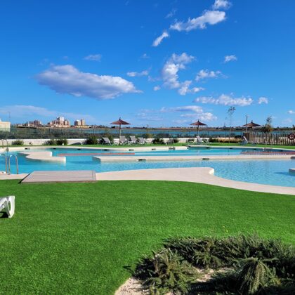 The swimming pool next to the "salinas" (salt lakes)