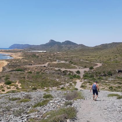 Promenade dans la réserve naturelle derrière le batîment